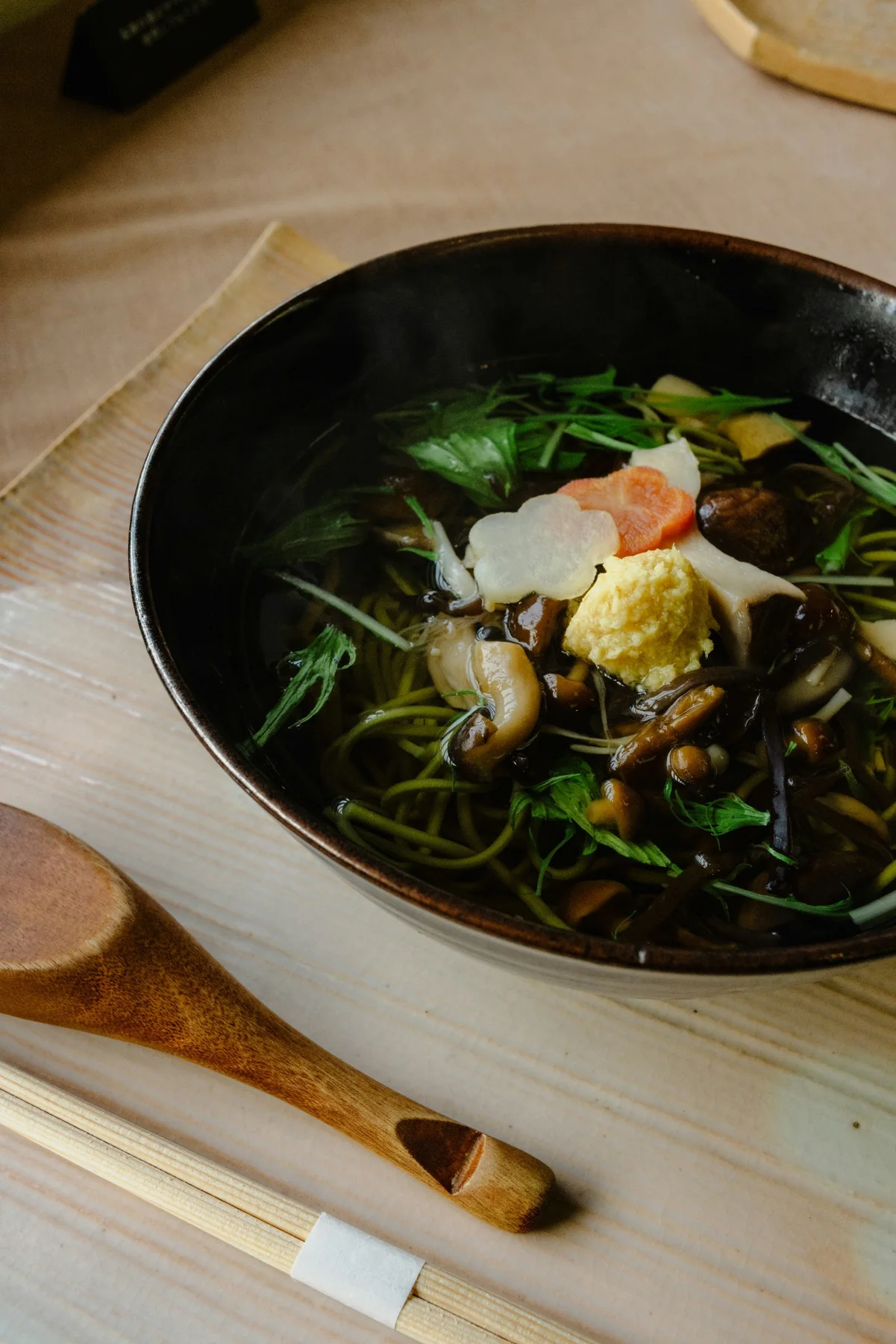 Soba noodles with mushrooms and vegetables